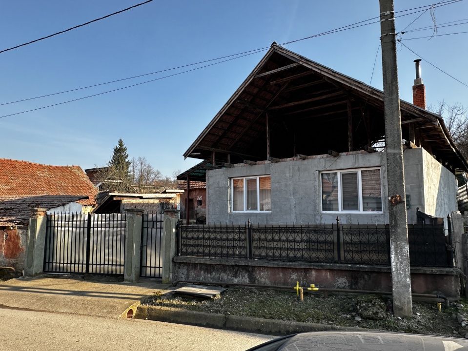 Casă cu 3 camere de vânzare în Central, Ighiu – fotografia 9 din 20