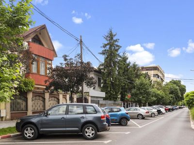 Casă cu 8 camere de vânzare în Vatra Luminoasa, București – fotografia 3 din 38