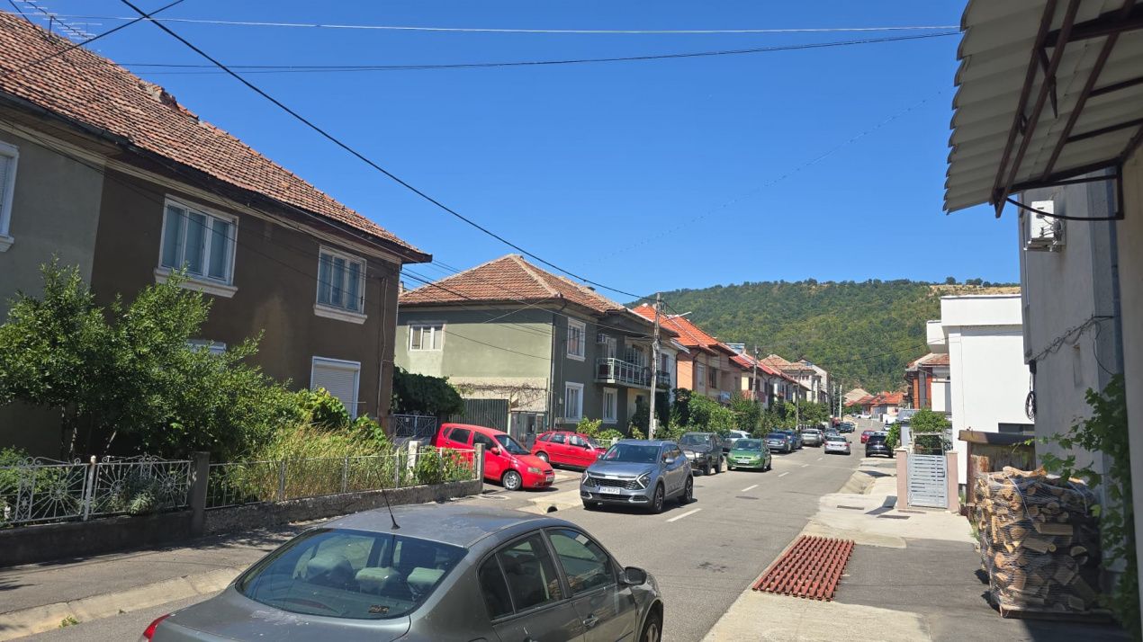 Casă cu 6 camere de vânzare în Central, Orsova – fotografia 7 din 9