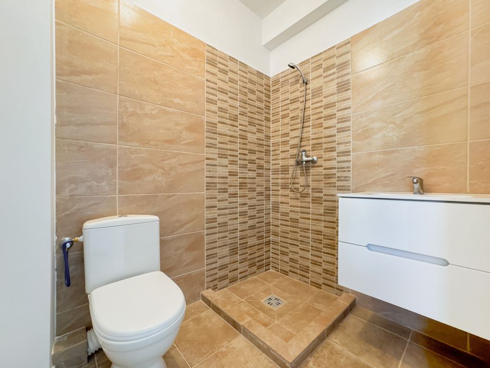 Casă cu 4 camere de vânzare în Nord-Vest, Sabareni – fotografia 8 din 20