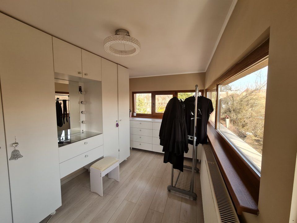 Casă cu 6 camere de vânzare în Domnești – fotografia 24 din 36