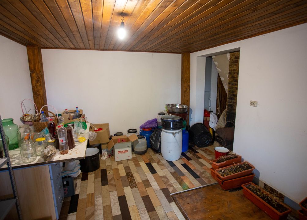 Casă cu 6 camere de vânzare în Comănești – fotografia 66 din 72