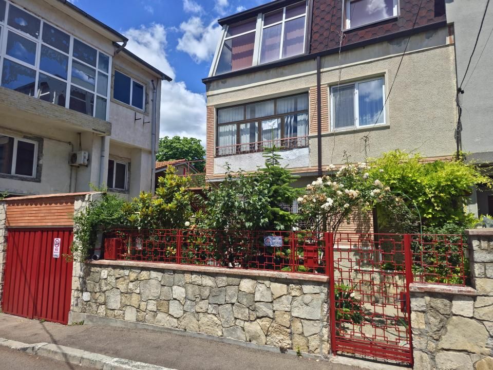 Casă cu 6 camere de vânzare în Faleza Nord, Constanța – fotografia 1 din 23