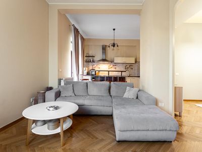 Casă cu 7 camere de vânzare în Ferdinand, București – fotografia 2 din 25