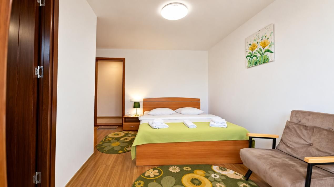 Casă cu 11 camere de vânzare în Central, Bușteni – fotografia 18 din 40