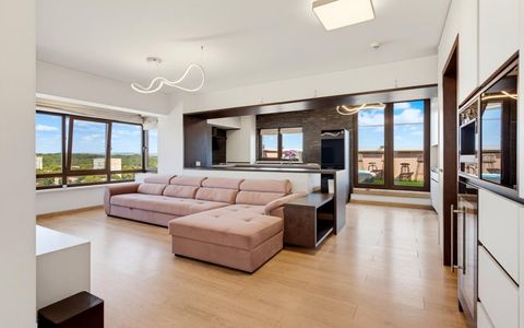 Apartament cu 3 camere de vânzare în Tătărași, Iași