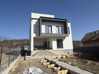 Casă cu 4 camere de vânzare în Exterior Sud, Curtea de Argeș – fotografia 2 din 7