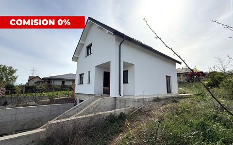 Casă cu 4 camere de vânzare în Jucu de Sus