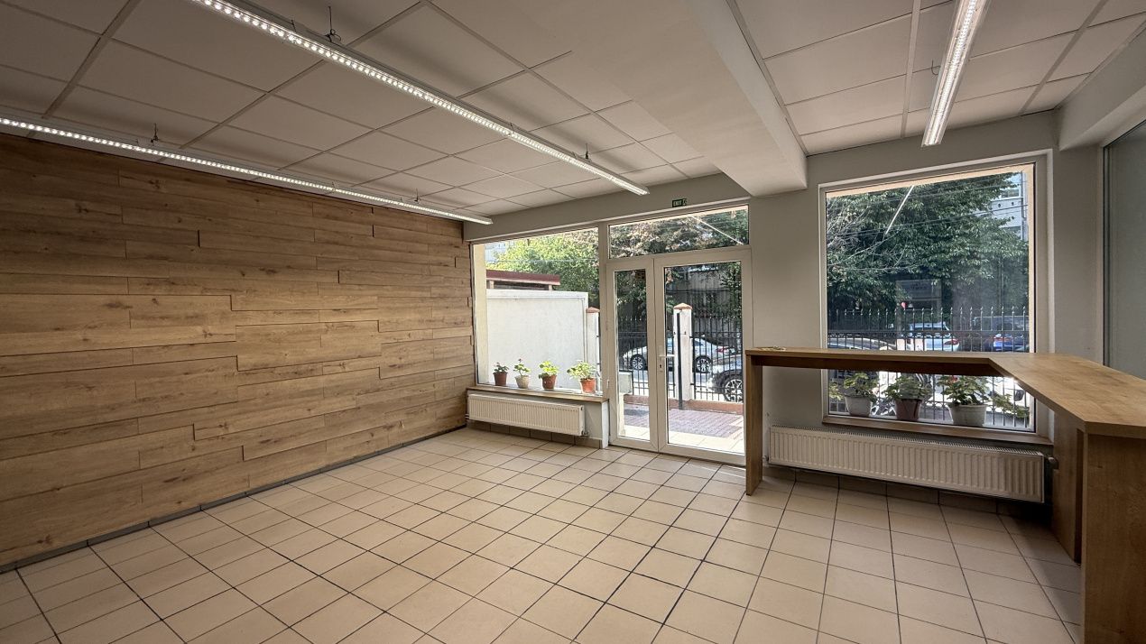 Spațiu comercial cu 1 cameră de închiriat în Uverturii, București – fotografia 1 din 9