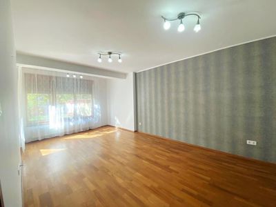 Casă cu 4 camere de vânzare în Sud, Ploiești – fotografia 3 din 17