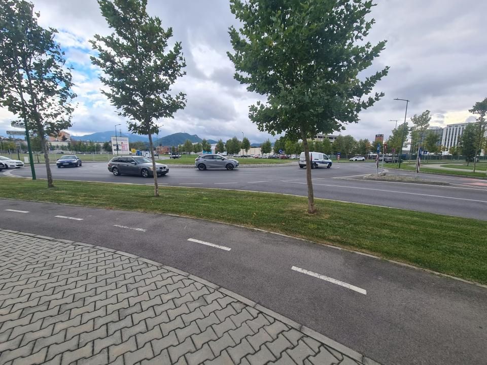 Spațiu comercial cu 1 cameră de închiriat în Tractorul, Brașov – fotografia 8 din 13