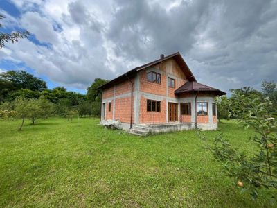 Casă cu 5 camere de vânzare în Central, Pucioasa-Sat – fotografia 2 din 19