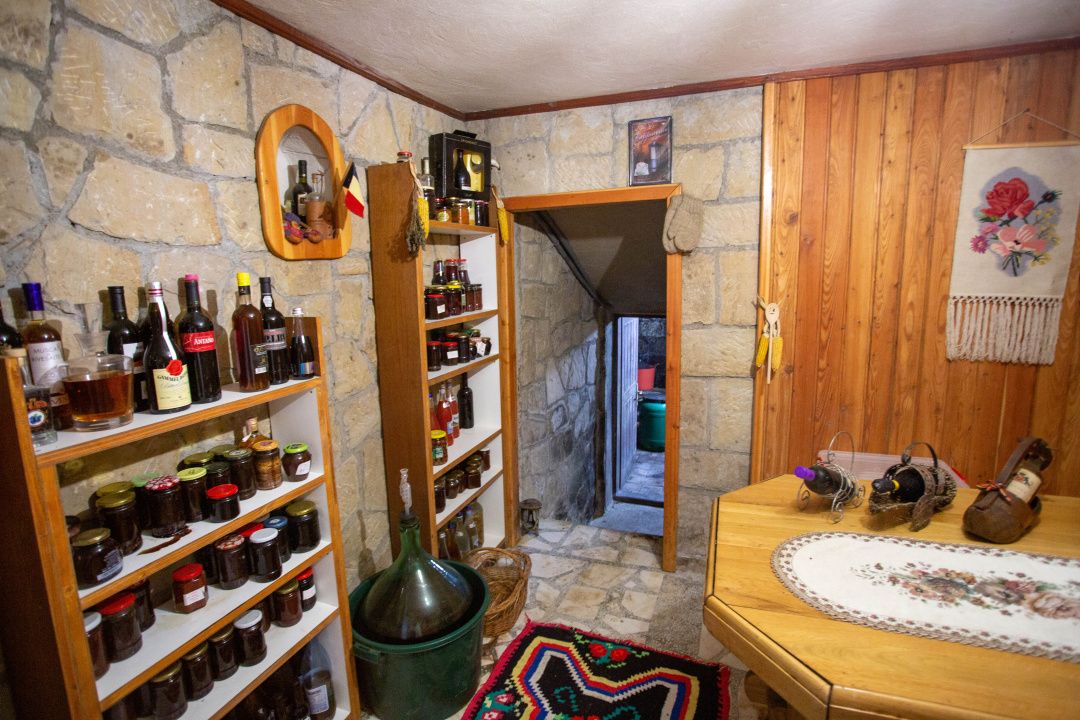 Casă cu 6 camere de vânzare în Comănești – fotografia 59 din 72