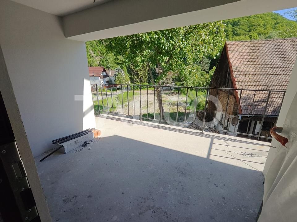 Casă cu 8 camere de vânzare în Cisnadioara – fotografia 10 din 29