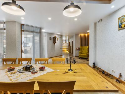 Casă cu 11 camere de vânzare în Faleza Nord, Constanța – fotografia 4 din 31