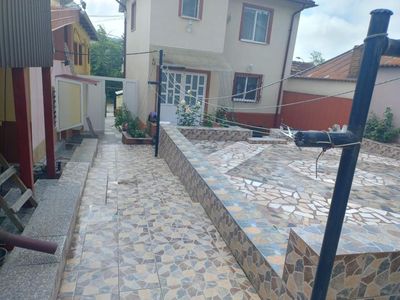 Casă cu 9 camere de vânzare în Ștefănești – fotografia 3 din 13