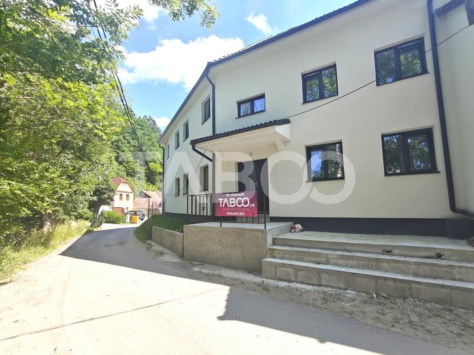 Casă cu 8 camere de vânzare în Cisnadioara – fotografia 1 din 29