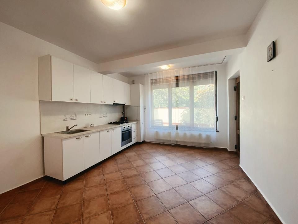 Casă cu 4 camere de vânzare în Sud, Ploiești – fotografia 4 din 17