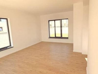 Casă cu 5 camere de vânzare în Central, Tunari – fotografia 3 din 17
