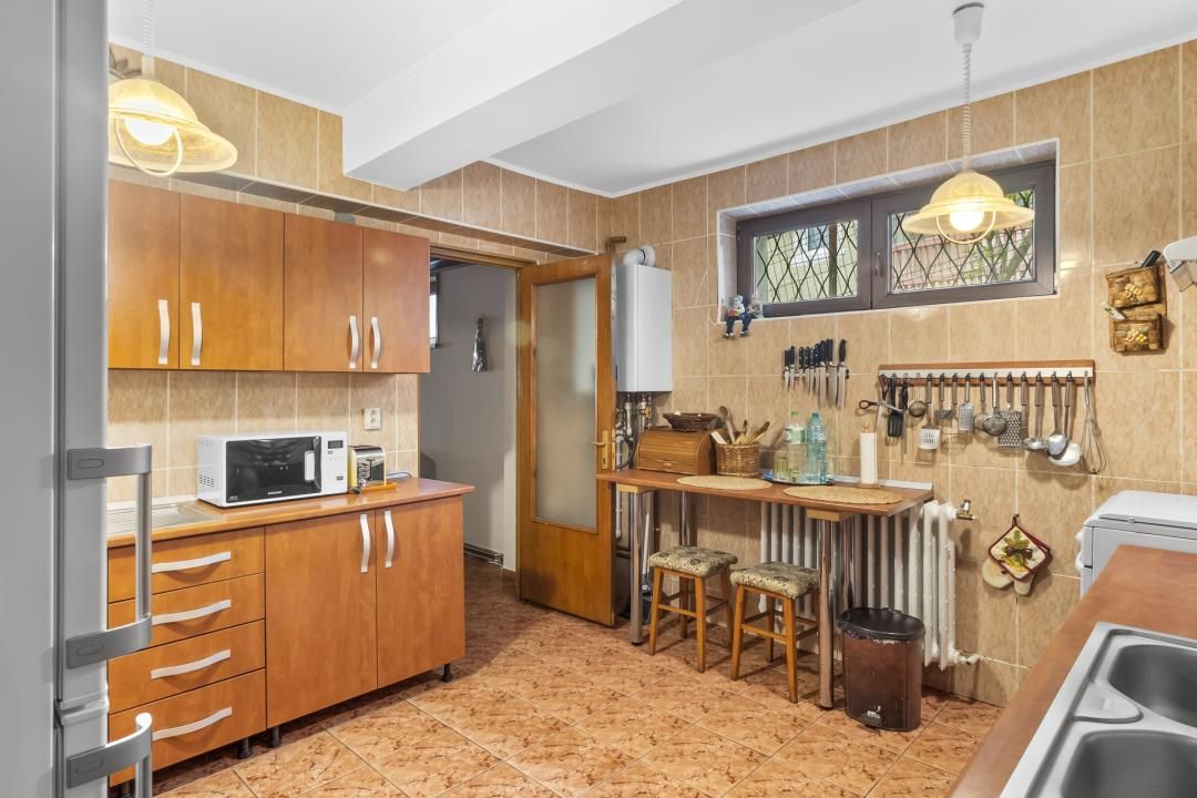 Casă cu 8 camere de vânzare în Zamora, Bușteni – fotografia 5 din 20