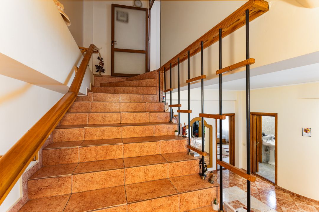 Casă cu 8 camere de vânzare în Faleza Nord, Constanța – fotografia 9 din 25