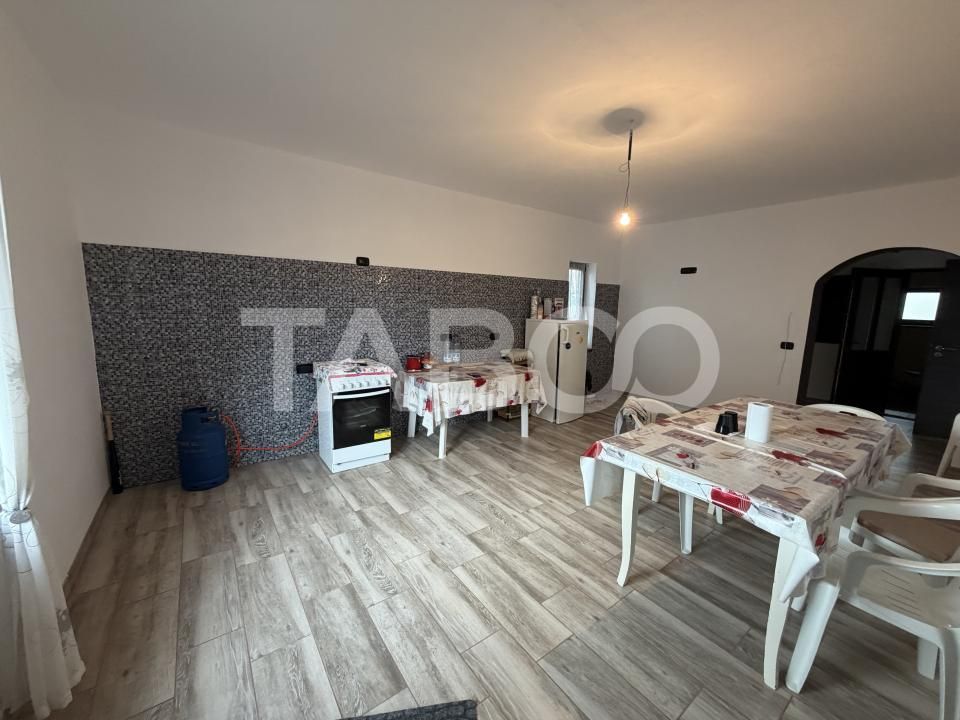 Casă cu 5 camere de vânzare în Sercaia – fotografia 9 din 18