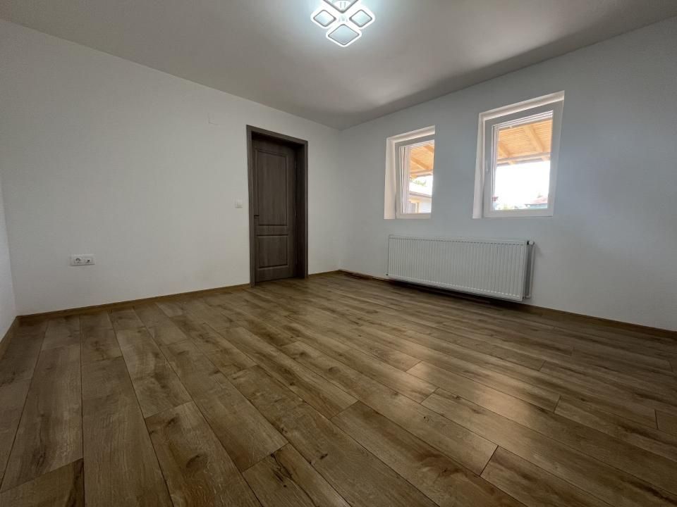 Casă cu 4 camere de vânzare în Central, Cuparu – fotografia 8 din 31