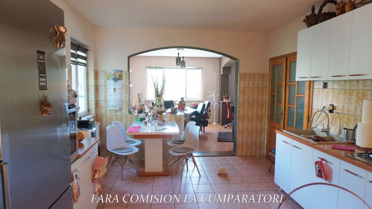 Casă cu 6 camere de vânzare în Central, Pausesti-Maglasi – fotografia 8 din 28