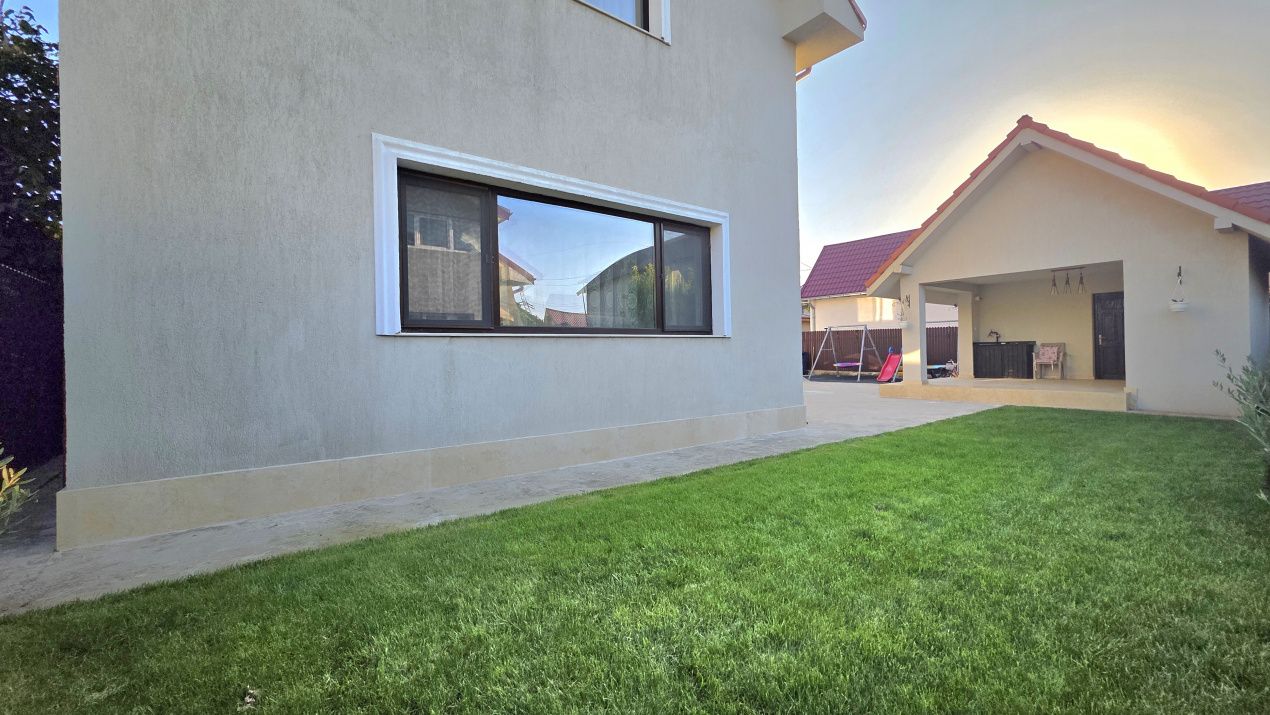 Casă cu 5 camere de vânzare în Năvodari – fotografia 2 din 29