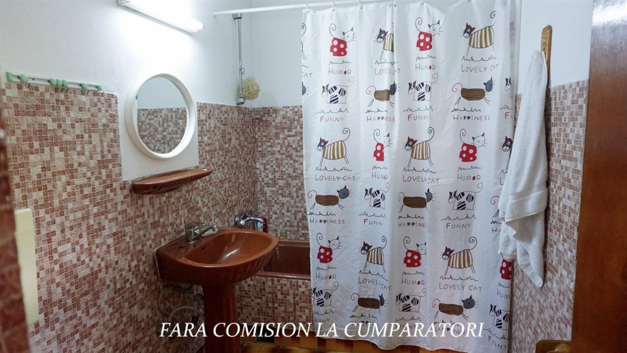 Casă cu 7 camere de vânzare în Daesti – fotografia 24 din 44