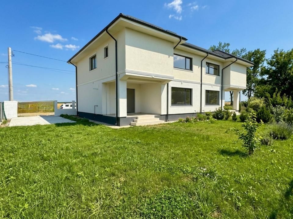 Casă cu 5 camere de vânzare în Dascalu – fotografia 2 din 33