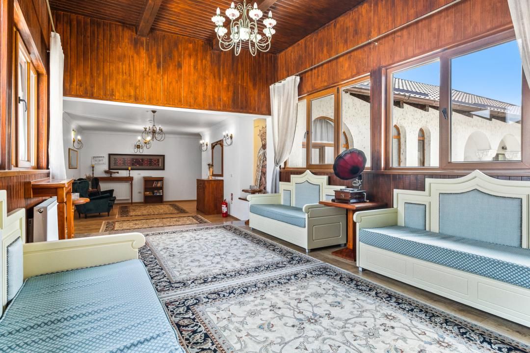 Hotel / pensiune cu 17 camere de vânzare în Sambata de Jos – fotografia 2 din 29