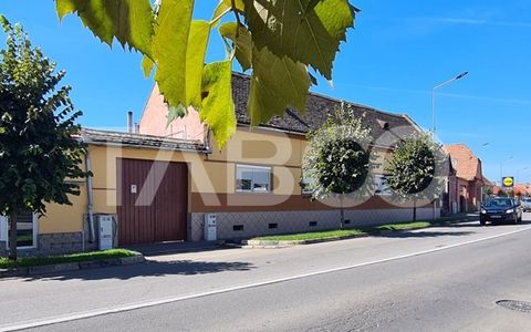 Casă cu 8 camere de vânzare în Sebeș