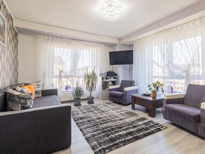 Apartament cu 3 camere de vânzare în Tractorul, Brașov – fotografia 2 din 17