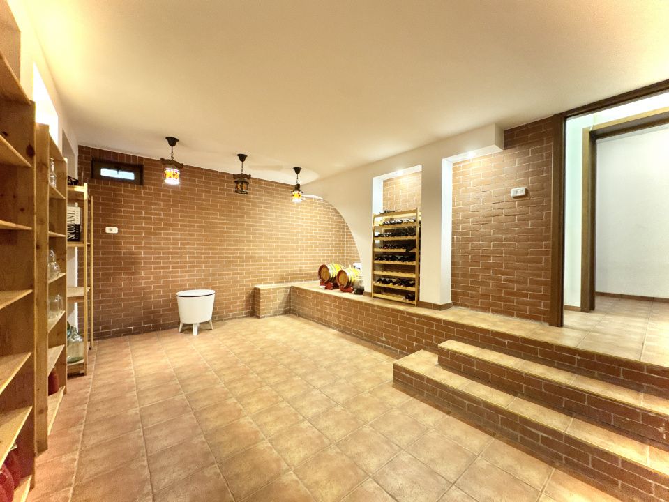 Spațiu comercial cu 10 camere de vânzare în Central, Frumusani – fotografia 19 din 40
