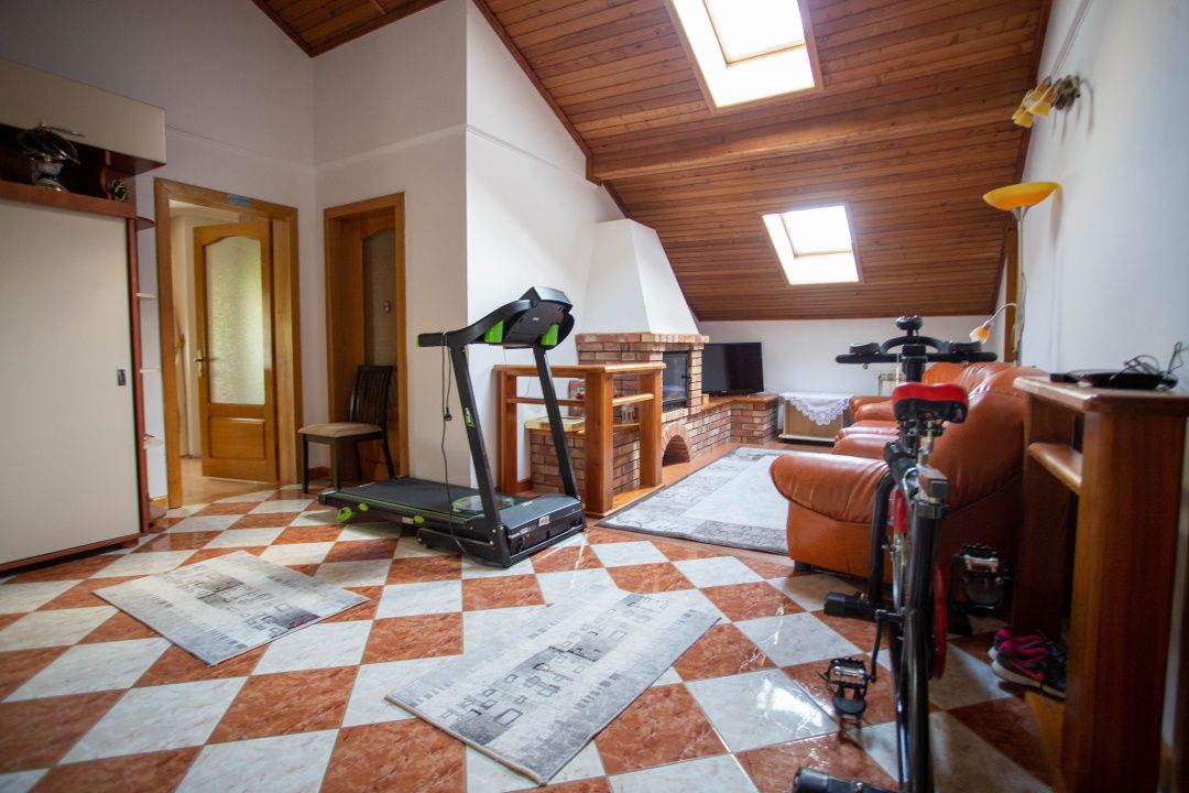Casă cu 6 camere de vânzare în Comănești – fotografia 36 din 72