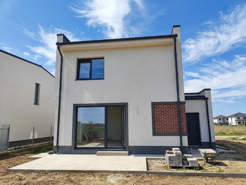 Casă cu 4 camere de vânzare în Otopeni – fotografia 3 din 11