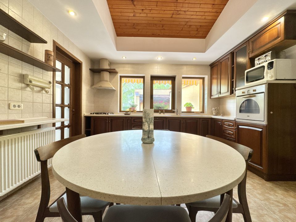 Proprietate cu 10 camere de vânzare în Central, Frumusani – fotografia 13 din 40