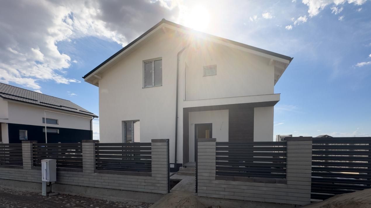 Casă cu 5 camere de vânzare în Central, Berceni – fotografia 2 din 15