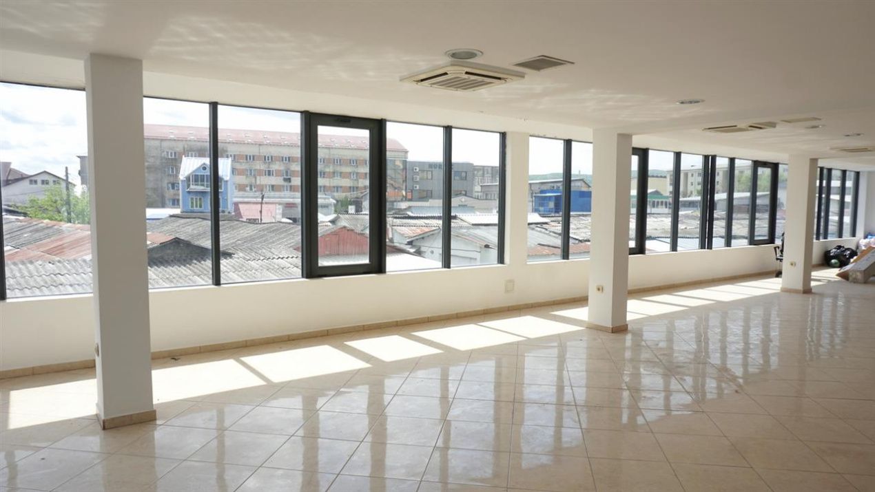 Spațiu comercial cu 1 cameră de închiriat în Cartierul Traian, Râmnicu Vâlcea – fotografia 4 din 14