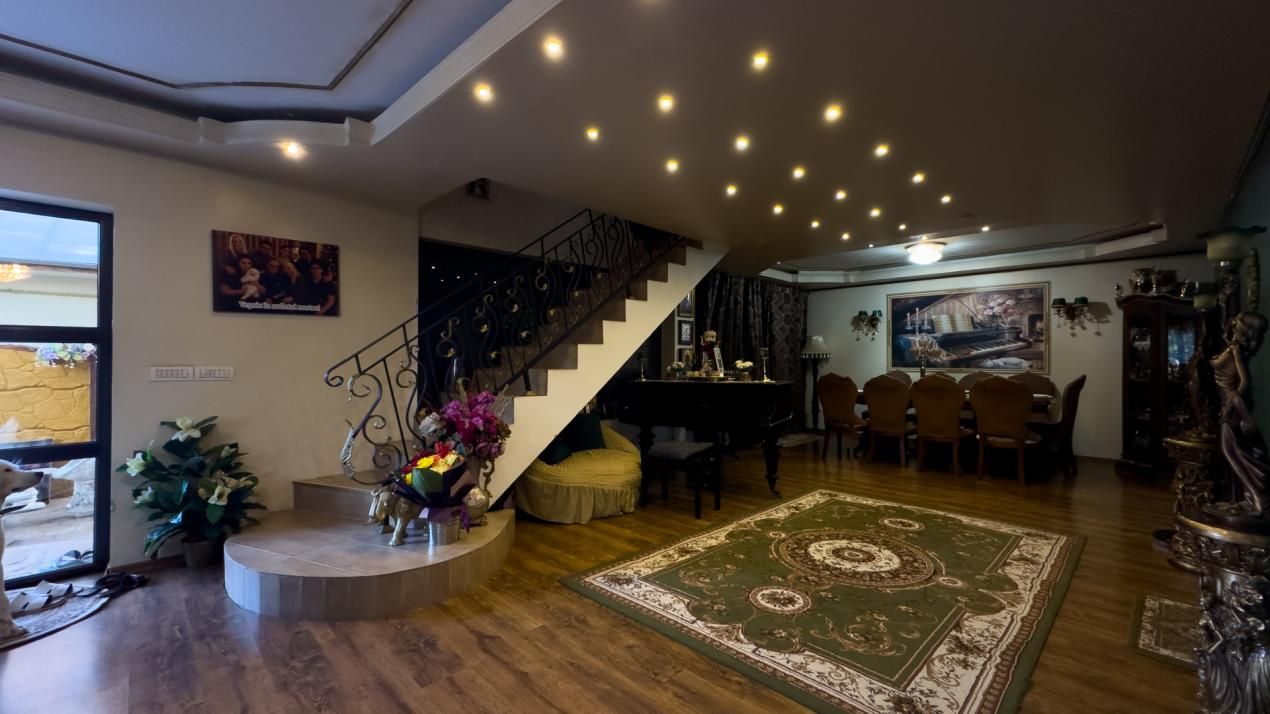 Casă cu 9 camere de vânzare în Afumați – fotografia 5 din 17