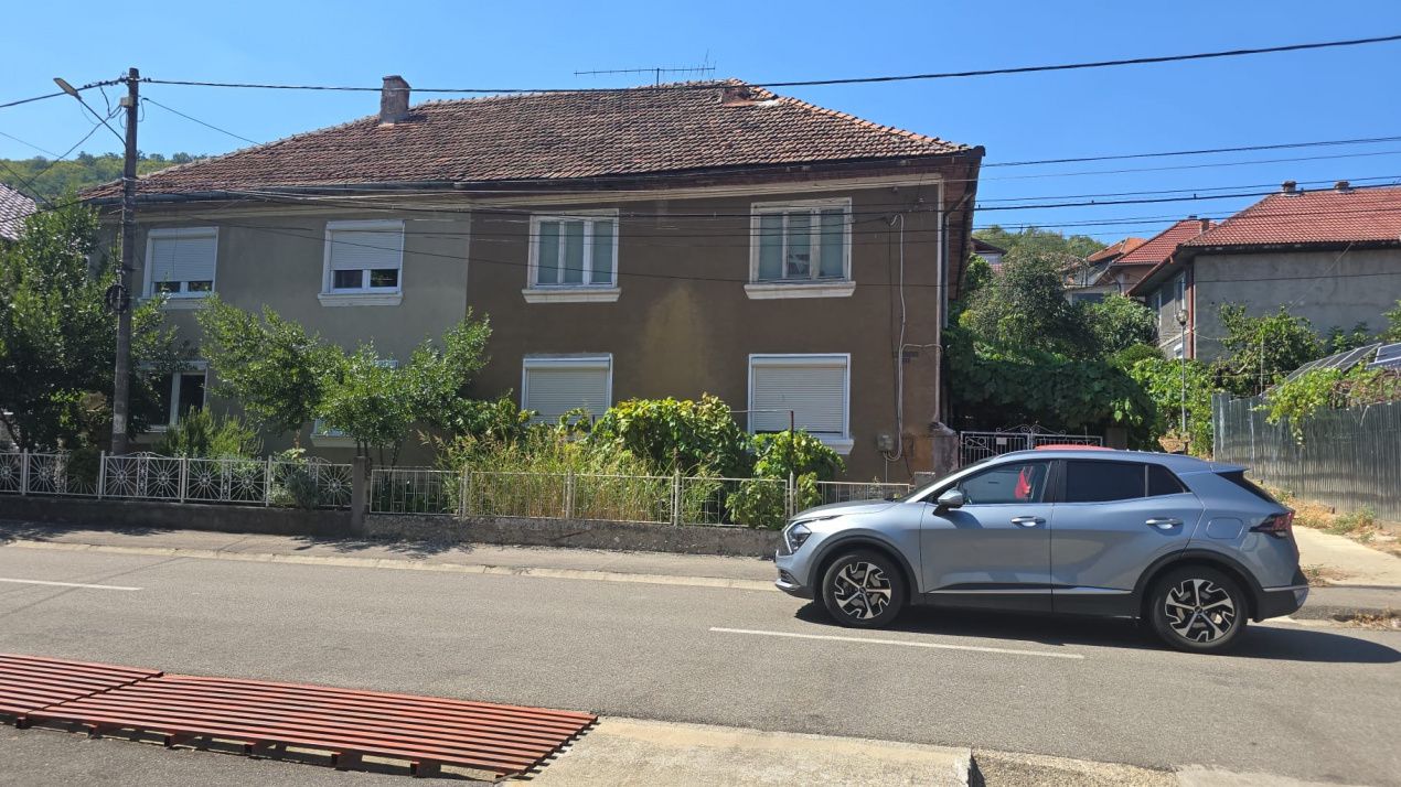 Casă cu 6 camere de vânzare în Central, Orsova – fotografia 1 din 9