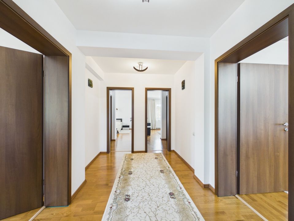 Casă cu 10 camere de vânzare în Tohanu Nou – fotografia 13 din 46