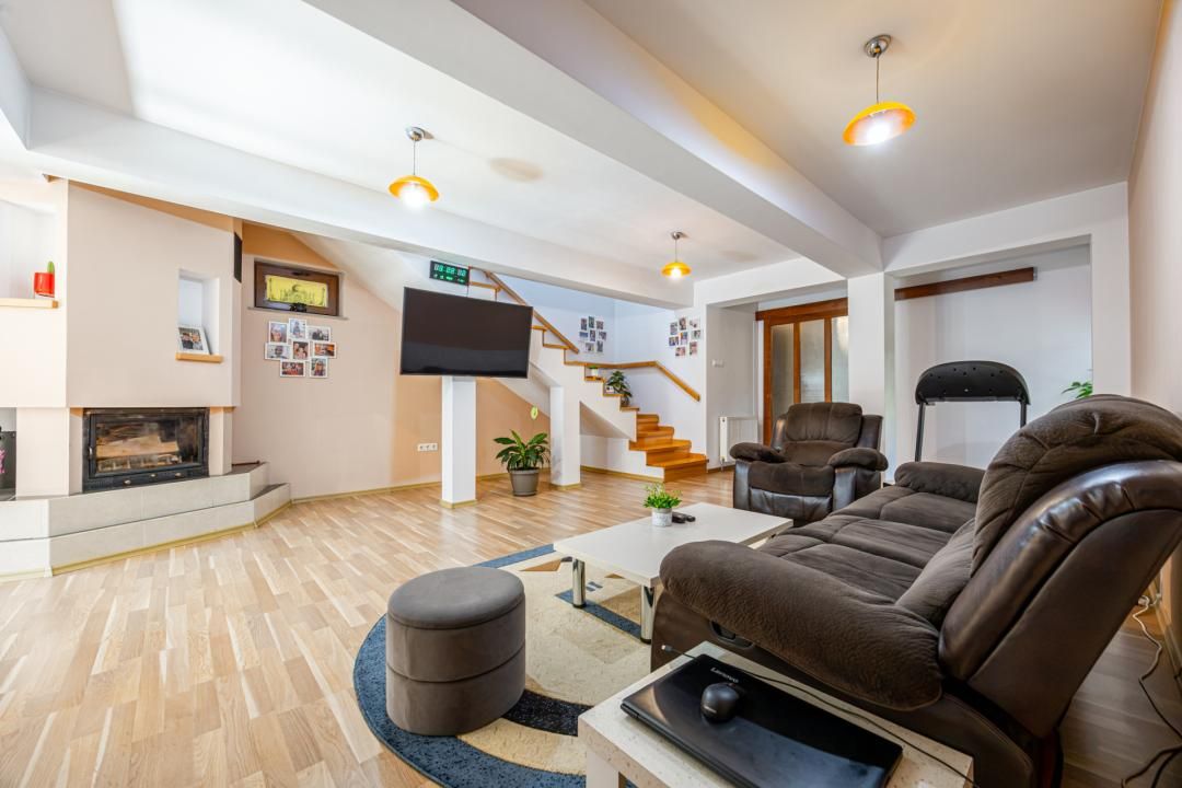 Casă cu 7 camere de vânzare în Simeria, Sfântu Gheorghe – fotografia 1 din 21