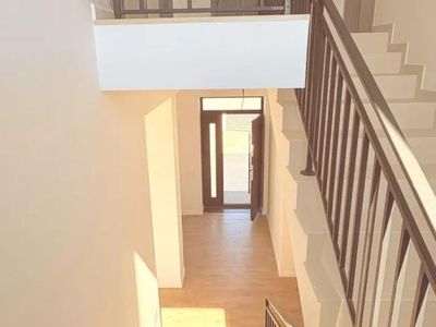 Casă cu 5 camere de vânzare în Central, Tunari – fotografia 2 din 17