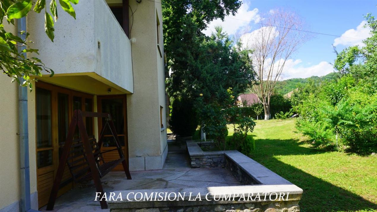Casă cu 7 camere de vânzare în Daesti – fotografia 31 din 44