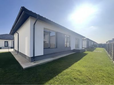 Casă cu 4 camere de vânzare în Central, Tunari – fotografia 2 din 18