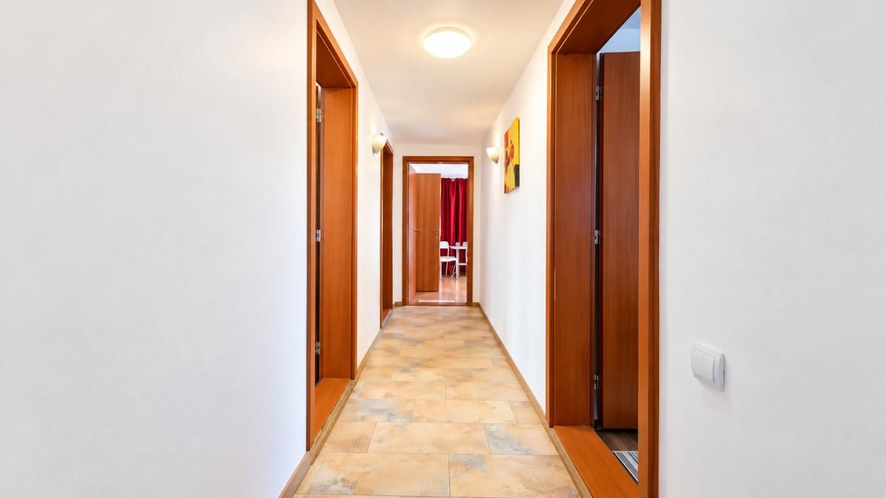 Casă cu 11 camere de vânzare în Central, Bușteni – fotografia 31 din 40