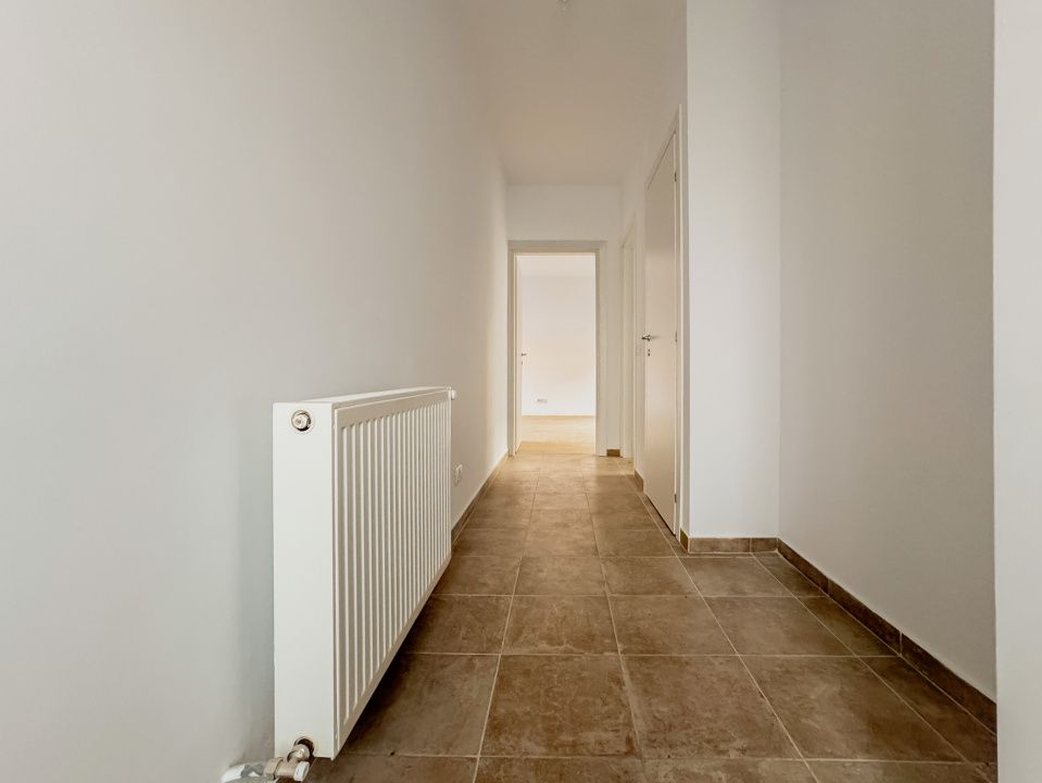Casă cu 4 camere de vânzare în Nord-Vest, Sabareni – fotografia 10 din 22