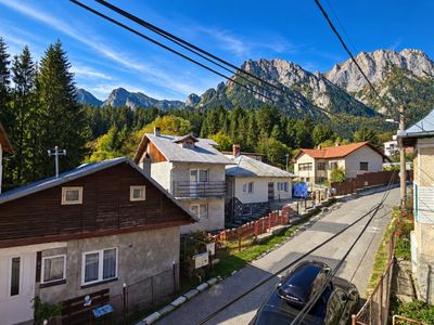 Casă cu 11 camere de vânzare în Central, Bușteni – fotografia 2 din 40